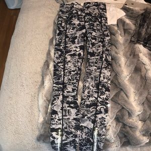 lululemon leggings black and white patterned